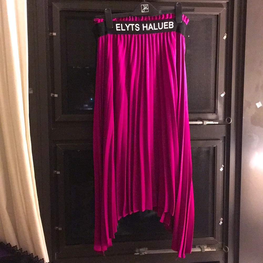 Beulah Style, berry color, pleated skirt, sz s.